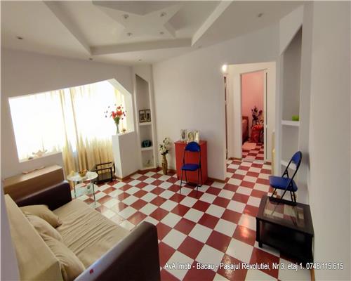 Apartament 3 camere semidecomandat, etaj 3, zona Miron Costin, Mobilat